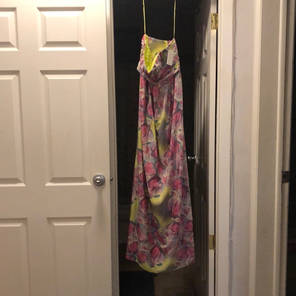 Jessica Simpson gown size 4